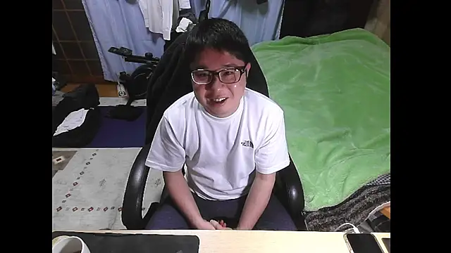 Snapshot of hide39 chatting on March 16, 2:54 pm hide39 online show from March 16, 2:54 pm