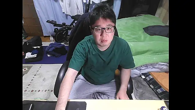 Snapshot of hide39 chatting on March 18, 2:20 pm hide39 online show from March 18, 2:20 pm