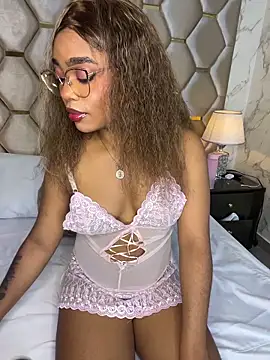 Snapshot of CharlothMavis chatting on March 27, 5:23 pm CharlothMavis online show from March 27, 5:23 pm