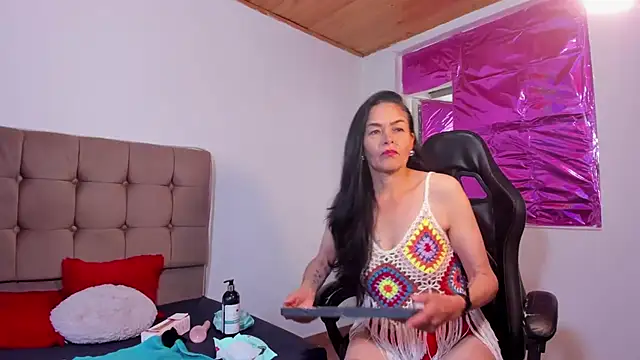 Liz Grettel online show from July 12, 3:25 pm