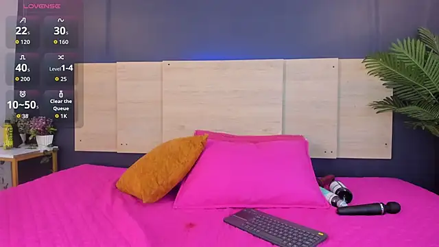 Snapshot of Em1ly_jones chatting on March 19, 11:25 am Em1ly jones online show from March 19, 11:25 am