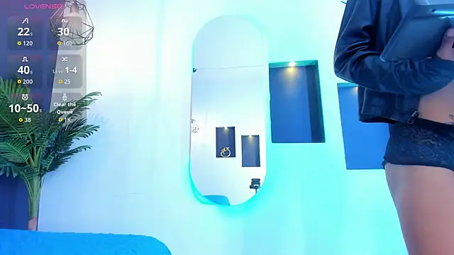 Snapshot of Em1ly_jones chatting on March 20, 12:21 pm Em1ly jones online show from March 20, 12:21 pm