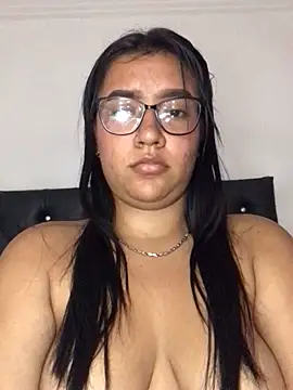 Snapshot of alaana_greey chatting on March 11, 1:00 am alaana greey online show from March 11, 1:00 am