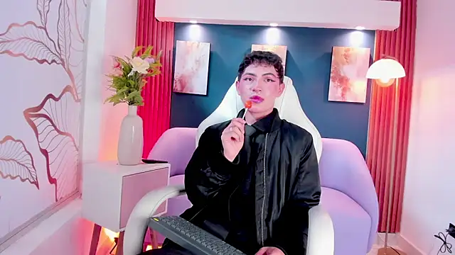 Cristopher Wild online show from March 19, 8:24 pm