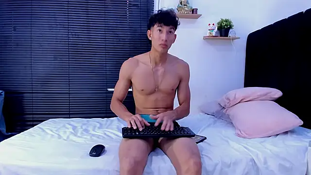 Snapshot of angel_boy02 chatting on May 23, 10:47 pm angel boy02 online show from May 23, 10:47 pm