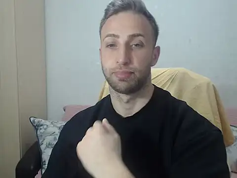 Snapshot of BlondEagleMuscle chatting on March 18, 3:48 pm BlondEagleMuscle online show from March 18, 3:48 pm