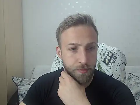 Snapshot of BlondEagleMuscle chatting on April 24, 7:38 pm BlondEagleMuscle online show from April 24, 7:38 pm