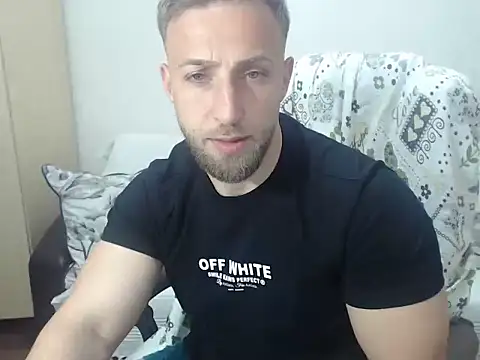 Snapshot of BlondEagleMuscle chatting on May 1, 8:02 pm BlondEagleMuscle online show from May 1, 8:02 pm