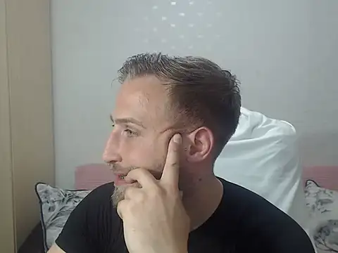 Snapshot of BlondEagleMuscle chatting on May 11, 9:12 pm BlondEagleMuscle online show from May 11, 9:12 pm