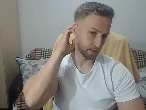 Snapshot of BlondEagleMuscle chatting on May 31, 6:42 pm BlondEagleMuscle online show from May 31, 6:42 pm