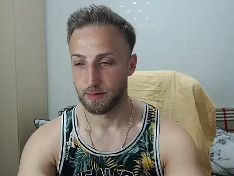 Snapshot of BlondEagleMuscle chatting on June 6, 10:14 pm BlondEagleMuscle online show from June 6, 10:14 pm