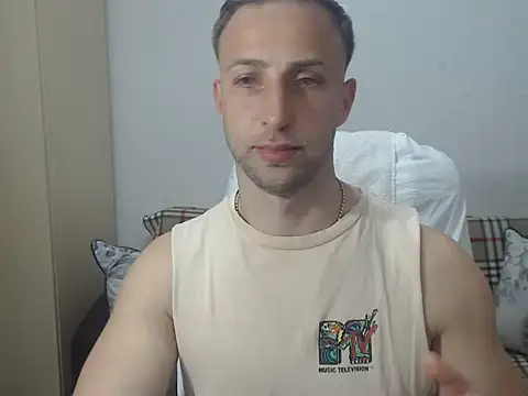 Snapshot of BlondEagleMuscle chatting on June 19, 8:45 pm BlondEagleMuscle online show from June 19, 8:45 pm