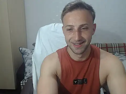 Snapshot of BlondEagleMuscle chatting on June 21, 9:39 pm BlondEagleMuscle online show from June 21, 9:39 pm