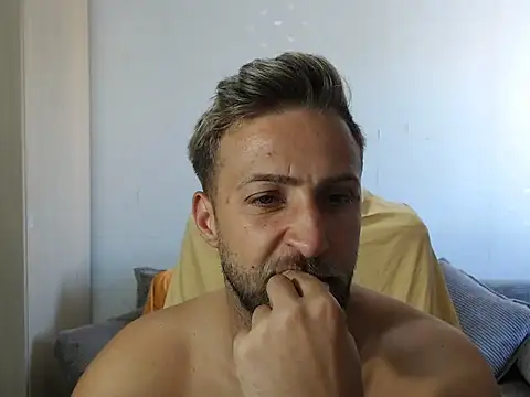 Snapshot of BlondEagleMuscle chatting on July 31, 12:04 pm BlondEagleMuscle online show from July 31, 12:04 pm