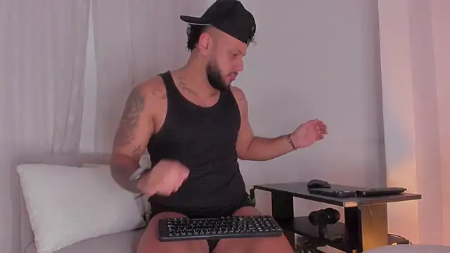 Snapshot of mr_marcuss chatting on March 14, 3:34 am mr marcuss online show from March 14, 3:34 am