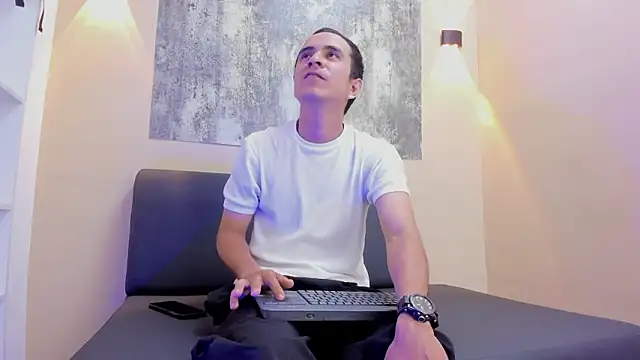 FREDDIE SCOTT online show from March 17, 7:28 pm