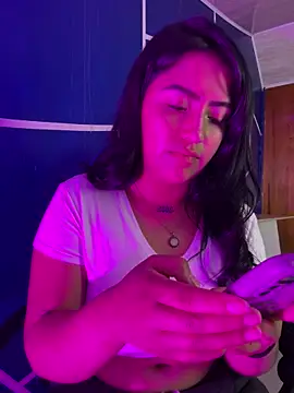 Snapshot of nikol_19x chatting on March 29, 1:38 am nikol 19x online show from March 29, 1:38 am