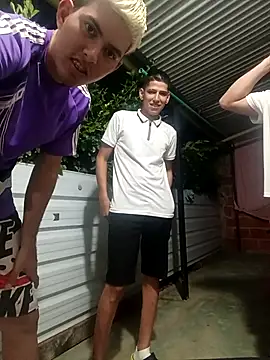 Snapshot of 3hornys-straights chatting on March 7, 2:19 am 3hornys-straights online show from March 7, 2:19 am