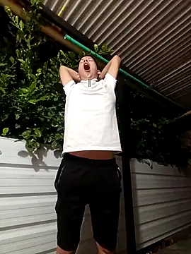 Snapshot of 3hornys-straights chatting on March 24, 2:27 am 3hornys-straights online show from March 24, 2:27 am