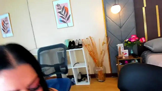 Snapshot of SofiiMontes chatting on March 21, 12:10 pm SofiiMontes online show from March 21, 12:10 pm