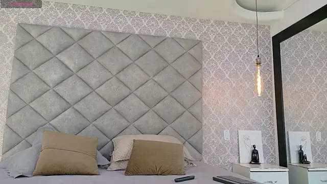 Snapshot of Yara_Shinne chatting on March 20, 1:49 pm Yara Shinne online show from March 20, 1:49 pm