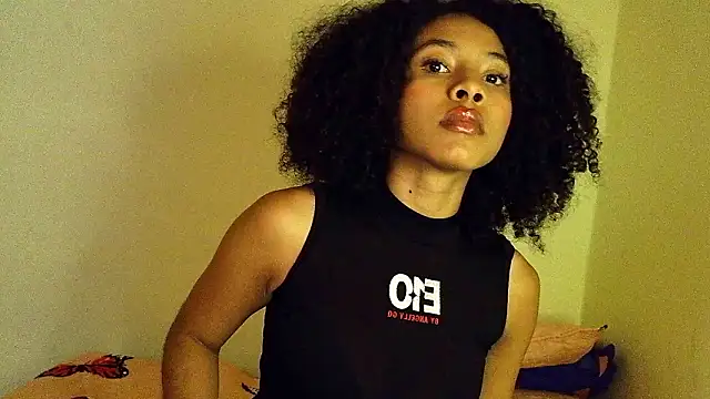 Snapshot of Larita_curly chatting on March 27, 8:30 pm Larita curly online show from March 27, 8:30 pm