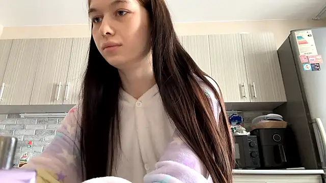 Snapshot of LaraDraggoo chatting on March 9, 7:12 am LaraDraggoo online show from March 9, 7:12 am