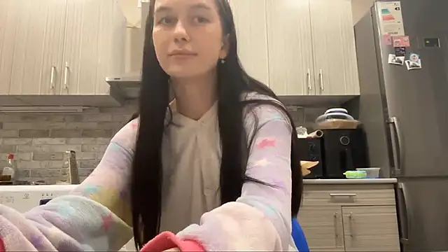 Snapshot of LaraDraggoo chatting on March 13, 9:21 pm LaraDraggoo online show from March 13, 9:21 pm