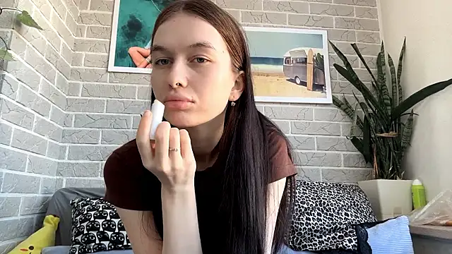 Snapshot of LaraDraggoo chatting on March 19, 12:20 pm LaraDraggoo online show from March 19, 12:20 pm