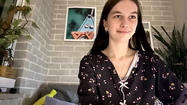 Snapshot of LaraDraggoo chatting on March 20, 6:13 pm LaraDraggoo online show from March 20, 6:13 pm