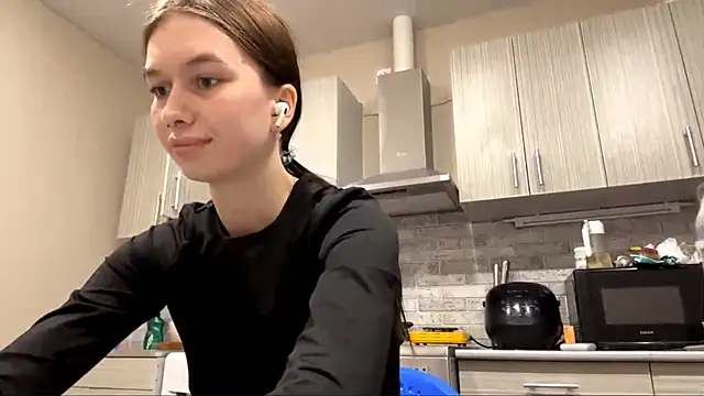 Snapshot of LaraDraggoo chatting on March 26, 6:35 pm LaraDraggoo online show from March 26, 6:35 pm