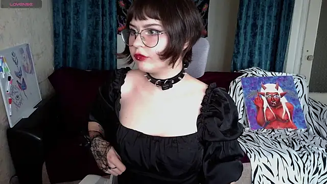 Snapshot of BattyGothic chatting on June 5, 2:23 pm BattyGothic online show from June 5, 2:23 pm