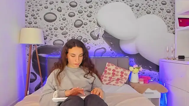 Snapshot of JosephineRows chatting on March 27, 1:44 pm JosephineRows online show from March 27, 1:44 pm