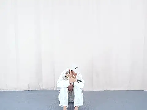 Vae-002 online show from April 22, 7:00 am