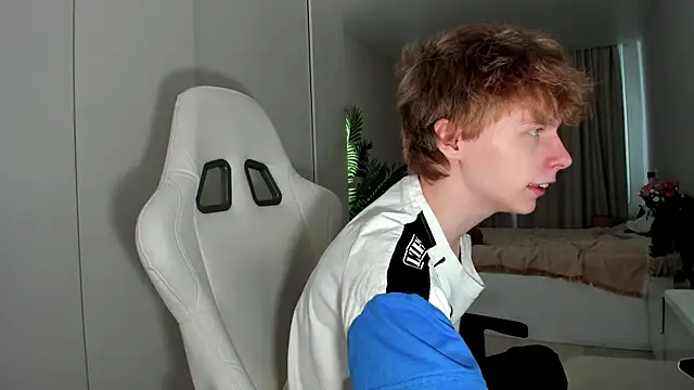 Snapshot of Wawesuc chatting on March 12, 10:21 am Wawesuc online show from March 12, 10:21 am