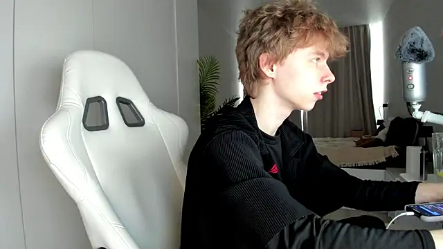 Snapshot of Wawesuc chatting on March 15, 9:48 am Wawesuc online show from March 15, 9:48 am