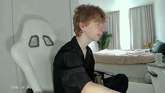 Snapshot of Wawesuc chatting on March 19, 3:54 am Wawesuc online show from March 19, 3:54 am