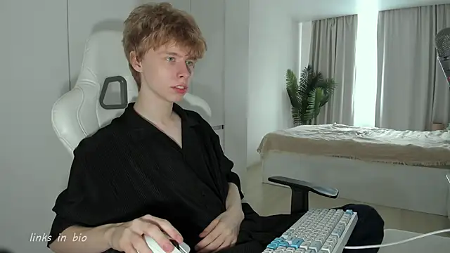 Snapshot of Wawesuc chatting on March 21, 7:02 am Wawesuc online show from March 21, 7:02 am