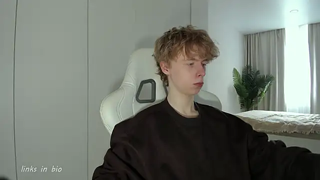 Snapshot of Wawesuc chatting on March 22, 5:55 am Wawesuc online show from March 22, 5:55 am