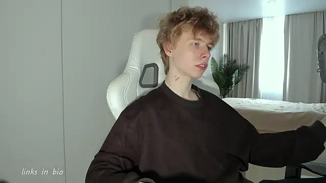 Snapshot of Wawesuc chatting on March 23, 8:51 am Wawesuc online show from March 23, 8:51 am