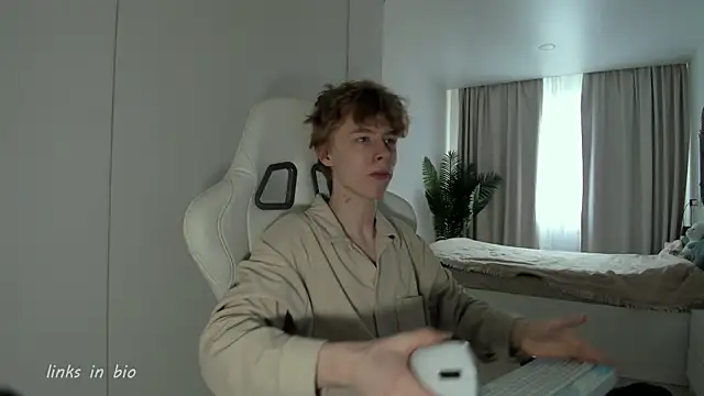 Snapshot of Wawesuc chatting on March 24, 5:45 am Wawesuc online show from March 24, 5:45 am