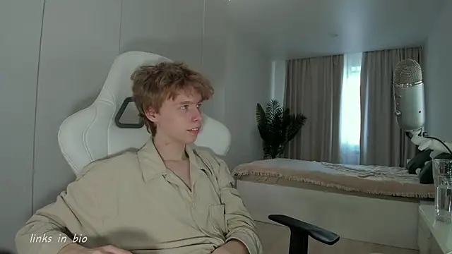 Snapshot of Wawesuc chatting on March 25, 10:21 am Wawesuc online show from March 25, 10:21 am