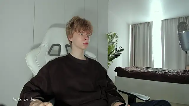 Snapshot of Wawesuc chatting on March 28, 4:01 am Wawesuc online show from March 28, 4:01 am