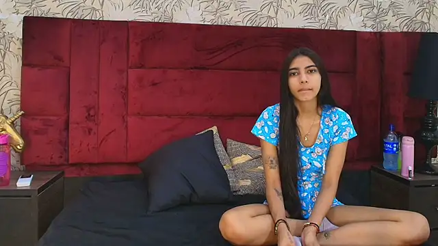 Snapshot of strawberrymia68_ chatting on June 6, 11:37 am strawberrymia68 online show from June 6, 11:37 am