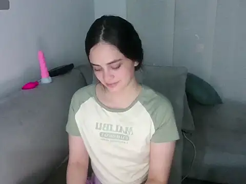 Snapshot of ashely_jensen chatting on March 29, 3:17 am ashely jensen online show from March 29, 3:17 am