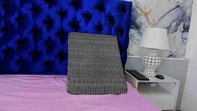 ORIANNA JONES online show from March 18, 12:19 pm