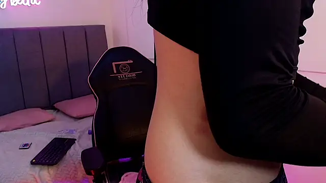 Snapshot of KVAS_TAY1 chatting on March 18, 3:04 pm KVAS TAY1 online show from March 18, 3:04 pm