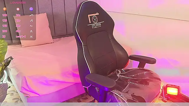 Snapshot of KVAS_TAY1 chatting on March 22, 11:57 am KVAS TAY1 online show from March 22, 11:57 am