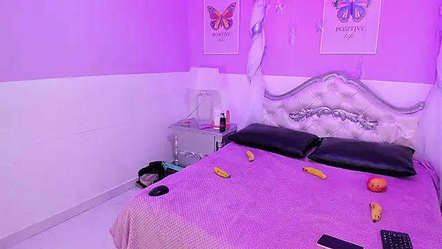 Snapshot of Oriana_Larsson chatting on March 26, 12:11 pm Oriana Larsson online show from March 26, 12:11 pm