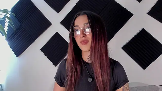 Snapshot of Emily_Rousess chatting on May 24, 8:03 pm Emily Rousess online show from May 24, 8:03 pm